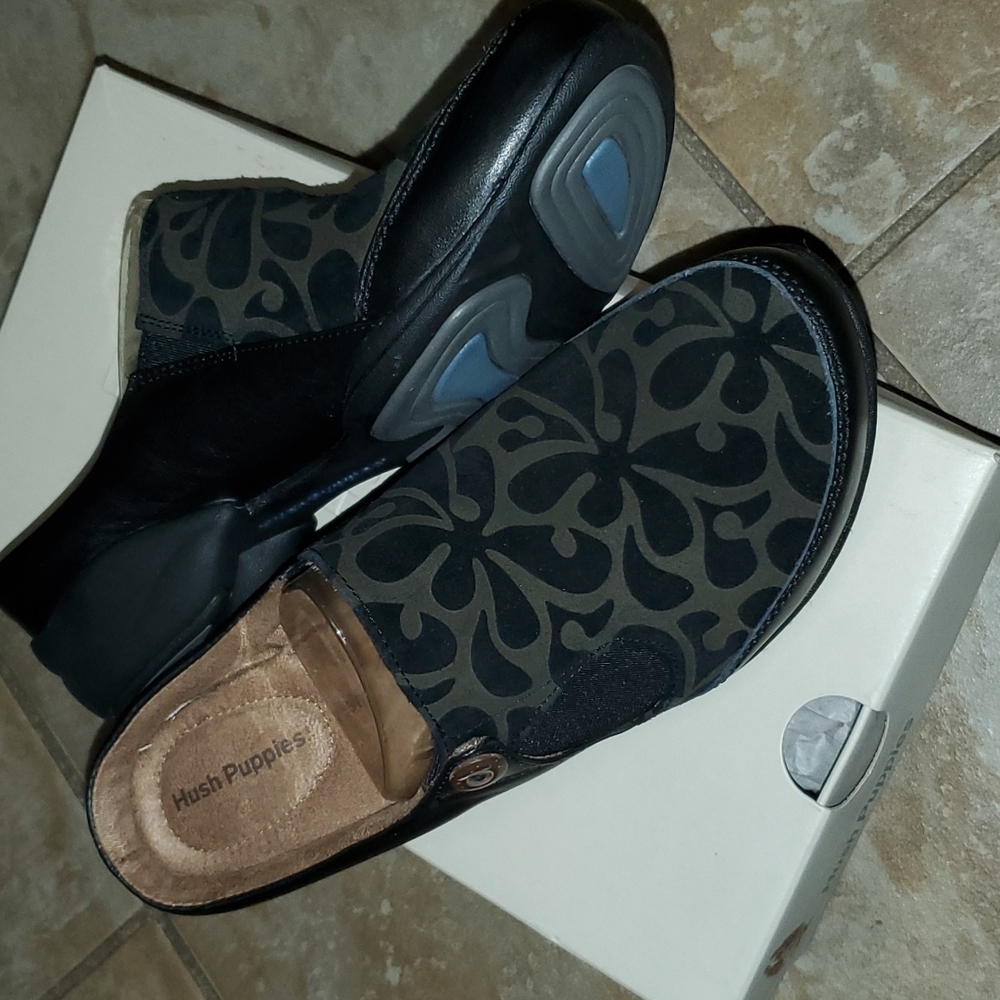 BNIB Hush Puppies Gavotte Mules